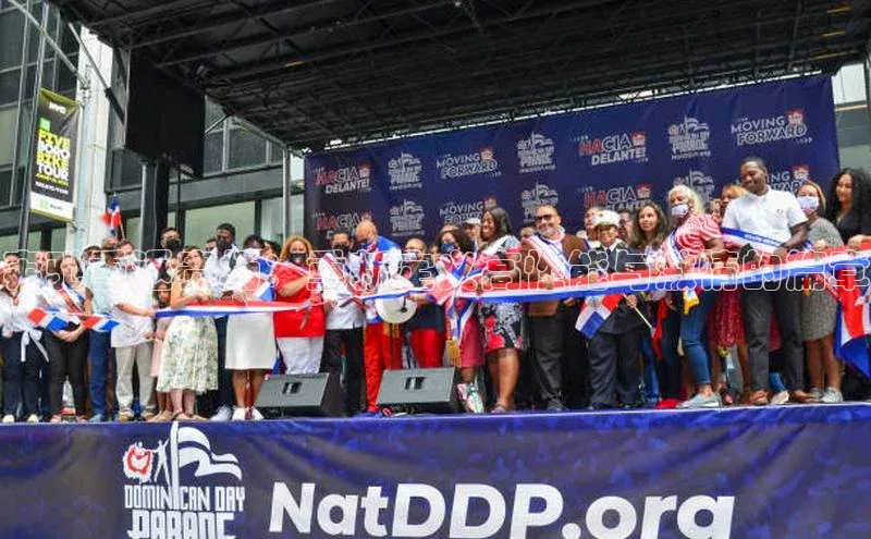 奔驰重返赛场：重新定义高性能与激情的篇章